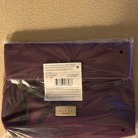 Gucci plum color cosmetic/toiletry case zip top New - Picture 3 of 3